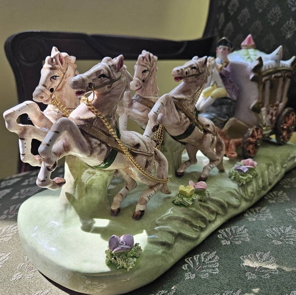 Cinderella and her carriage - Picture 1 of 9